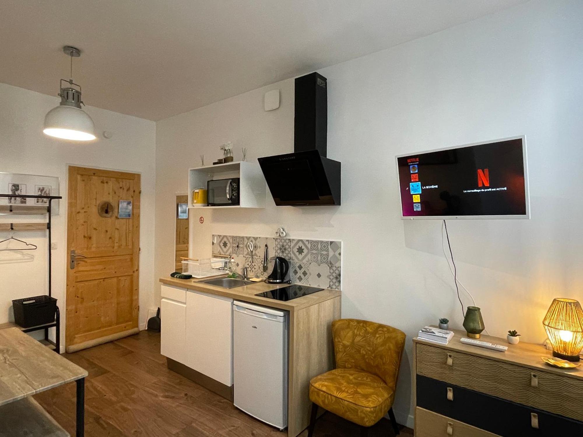 Chez Jean-Yves Et Zoe - La Boheme - Au Calme, Tres Propre, Proche Parkings Apartment Niort Bagian luar foto