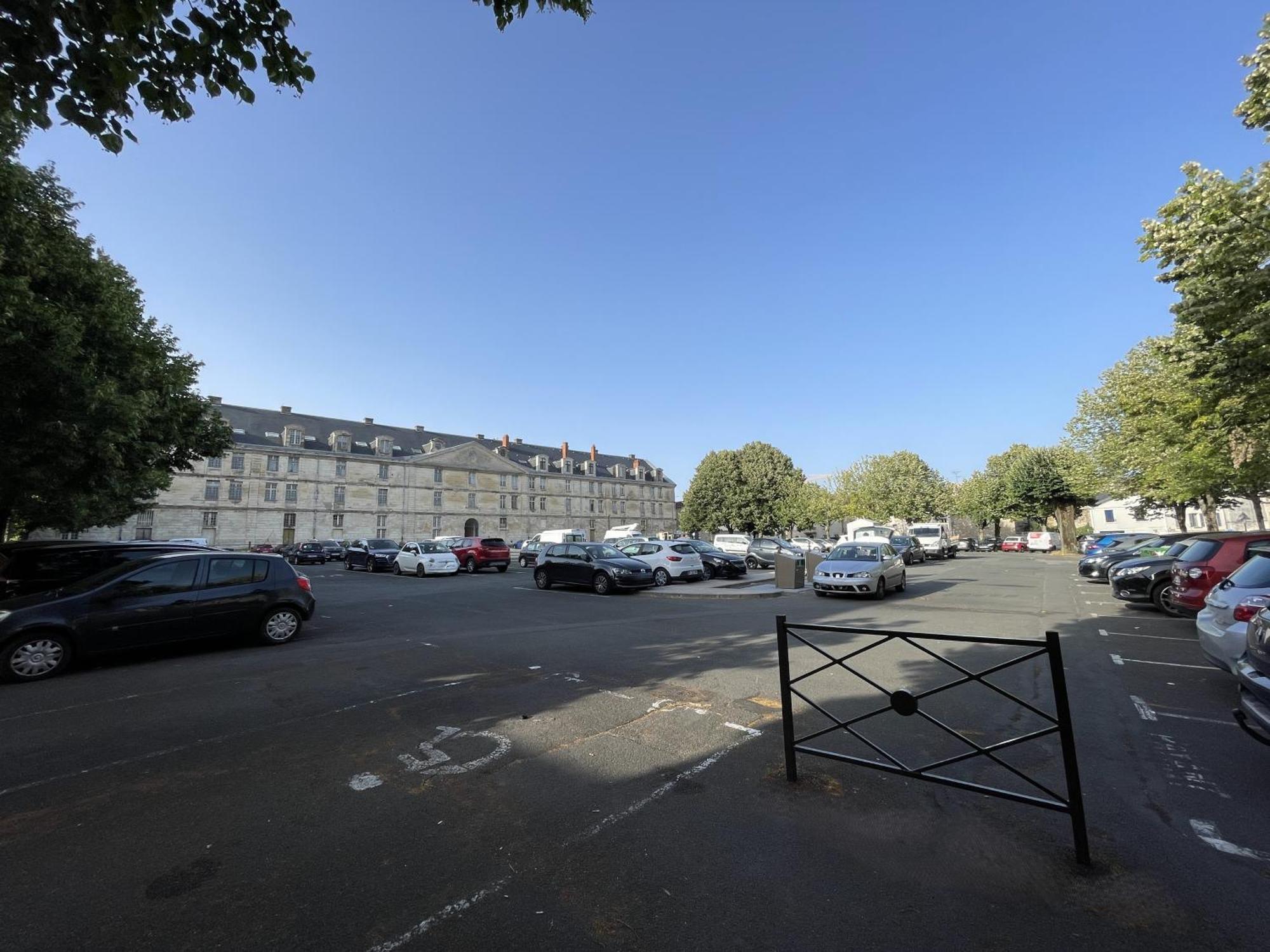 Chez Jean-Yves Et Zoe - La Boheme - Au Calme, Tres Propre, Proche Parkings Apartment Niort Bagian luar foto